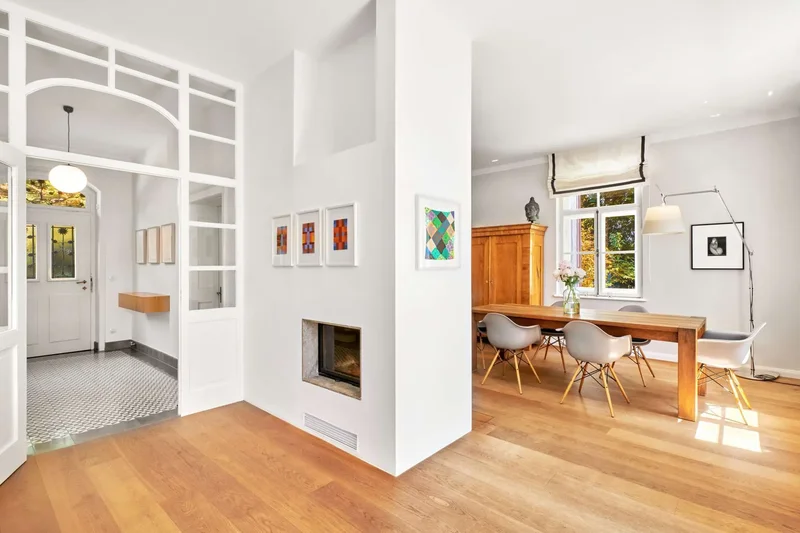 Excellently renovated family villa from 1903 with park-like dream garden