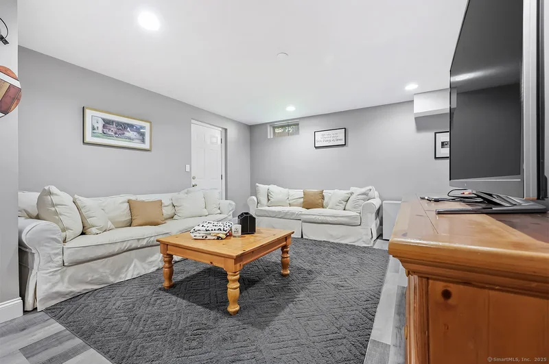 305 South Gate Lane, Fairfield, CT, 06890, USA, Fairfield, Connecticut, United States. - Photo 15