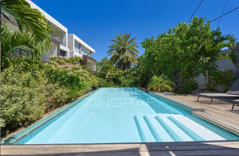 3-Bedroom Apartment in a Secure Residence in Pointe aux Canonniers