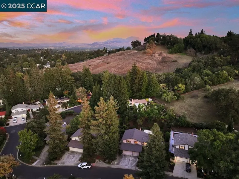 916 Calle Verde, Martinez, California, United States. - Photo 47