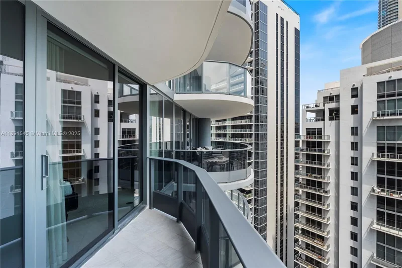 1000 Brickell Plz 3401, Miami, Florida, United States. - Photo 48