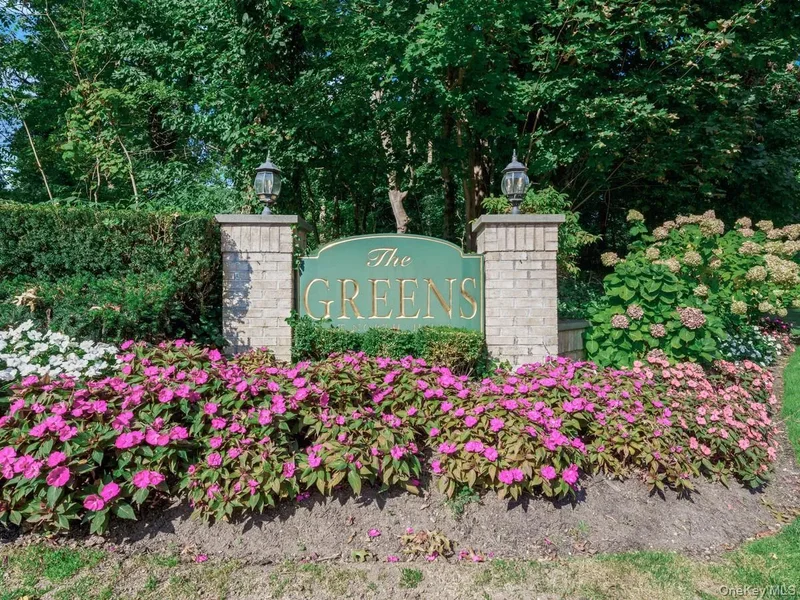 15 Fairway Circle S #15, Manhasset, NY 11030, Manhasset, New York, United States. - Photo 34