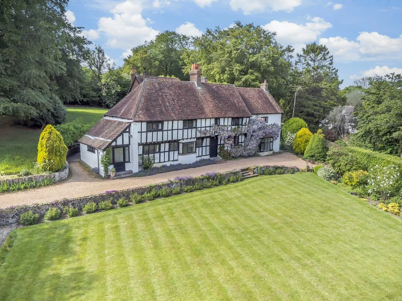 6 bedroom House for sale in Canterbury