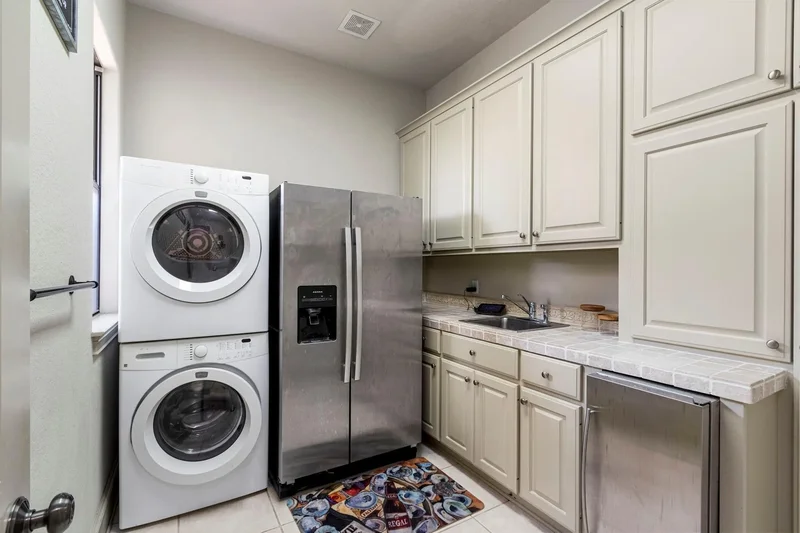 4 Mariners Lane, Kemah, Texas, United States. - Photo 14