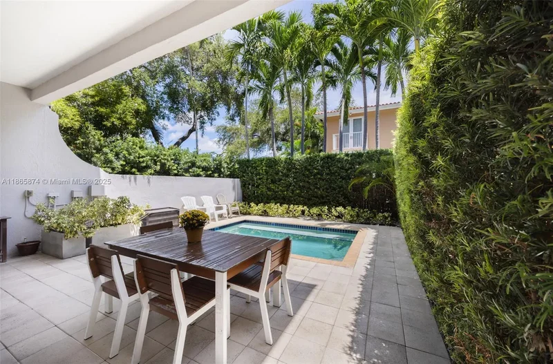 3109 Hibiscus St 3109, Miami, Florida, United States. - Photo 12