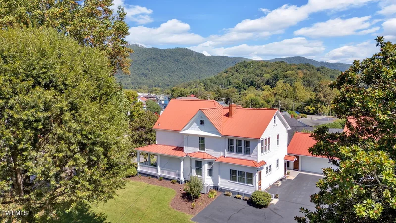 308 Pearl Avenue, Big Stone Gap, VA 24219, Big Stone Gap, Virginia, United States. - Photo 5