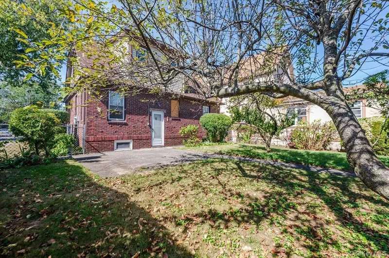 27-19 Murray Street, Flushing, NY 11354, New York, New York, United States. - Photo 12