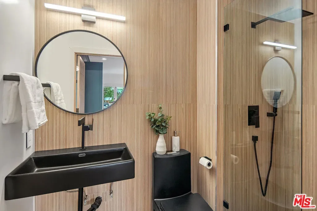 4050 Clarinda Drive, Los Angeles, California, United States. - Photo 1