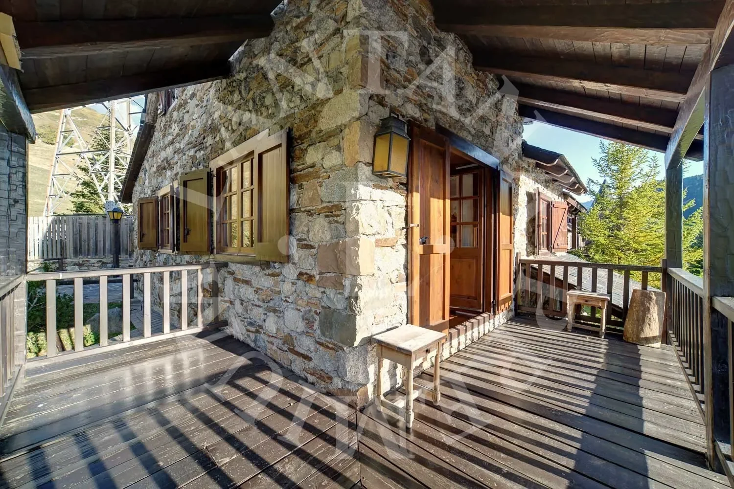 Exterior photo 2