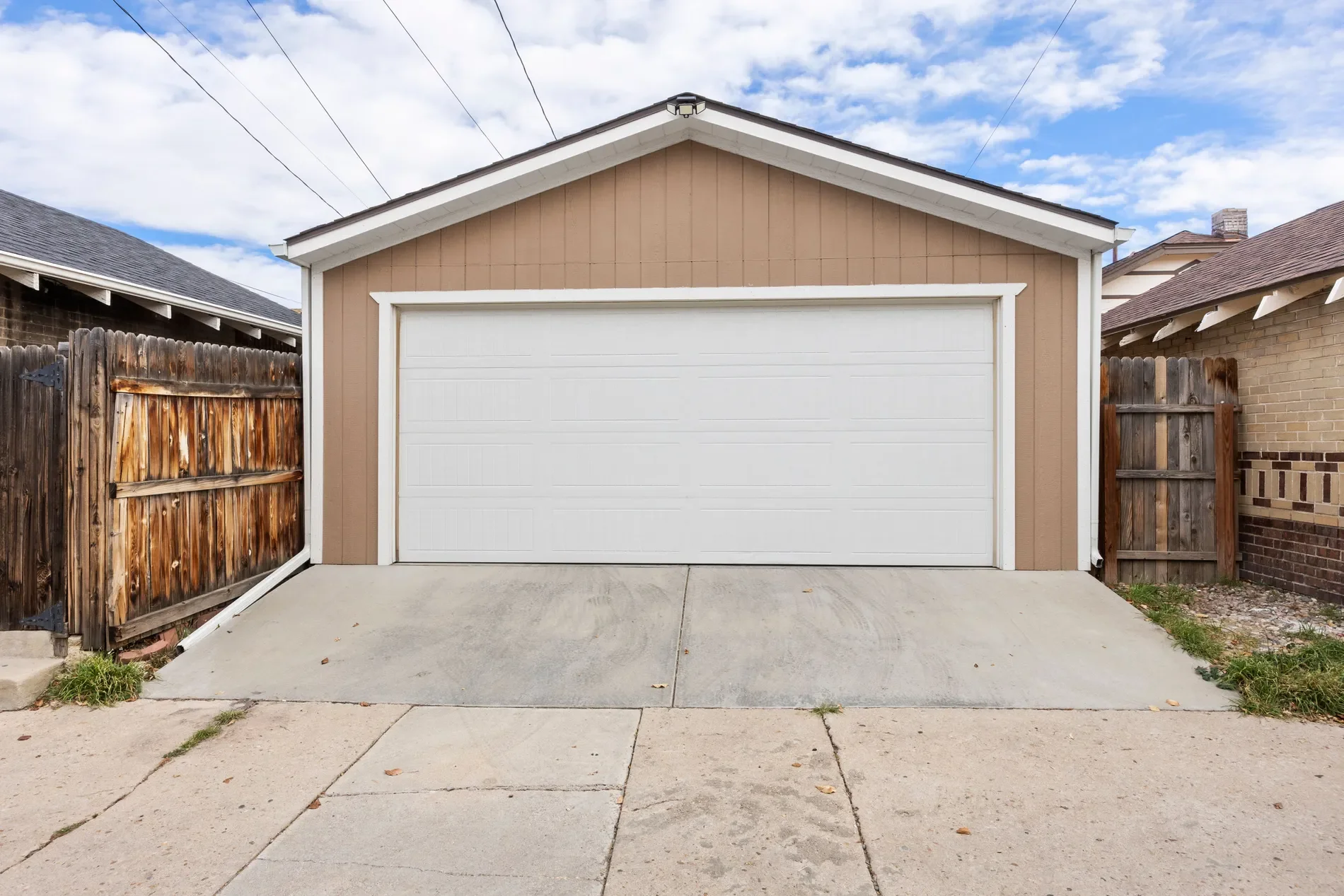 Exterior photo 2