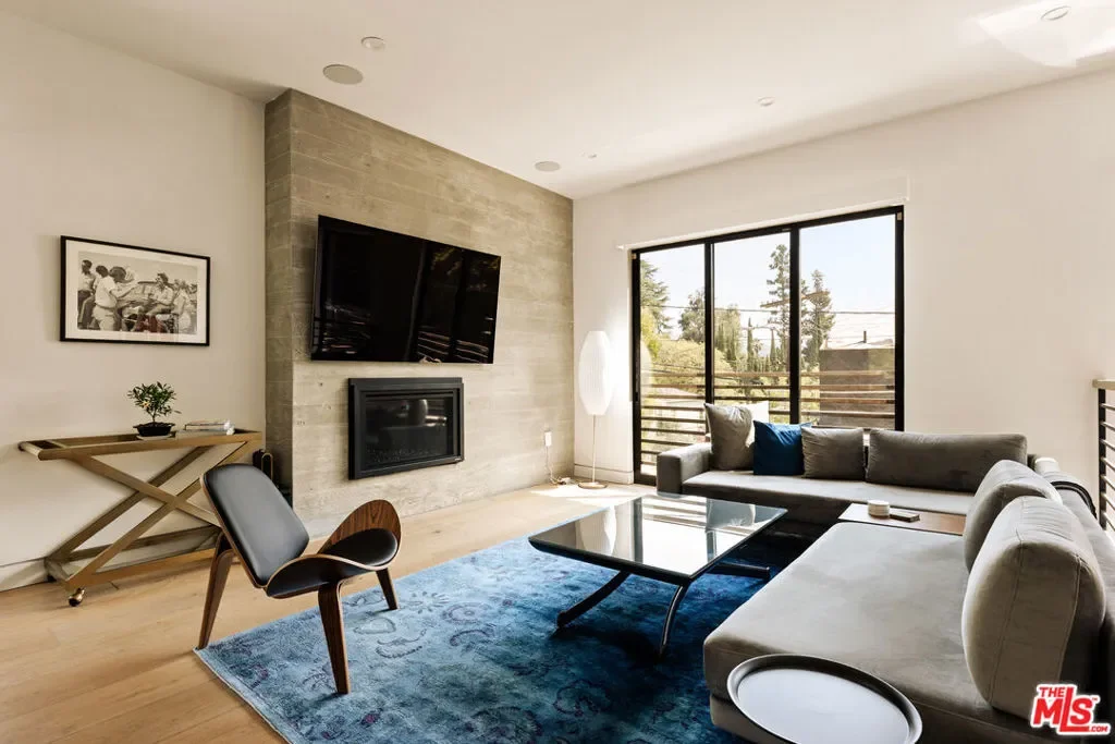 8446 Kirkwood Drive, Los Angeles, California, United States. - Photo 17