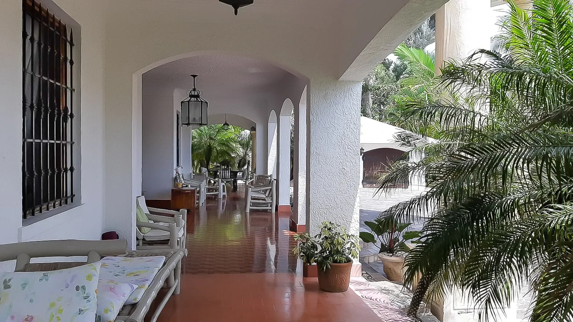 Exterior photo 7