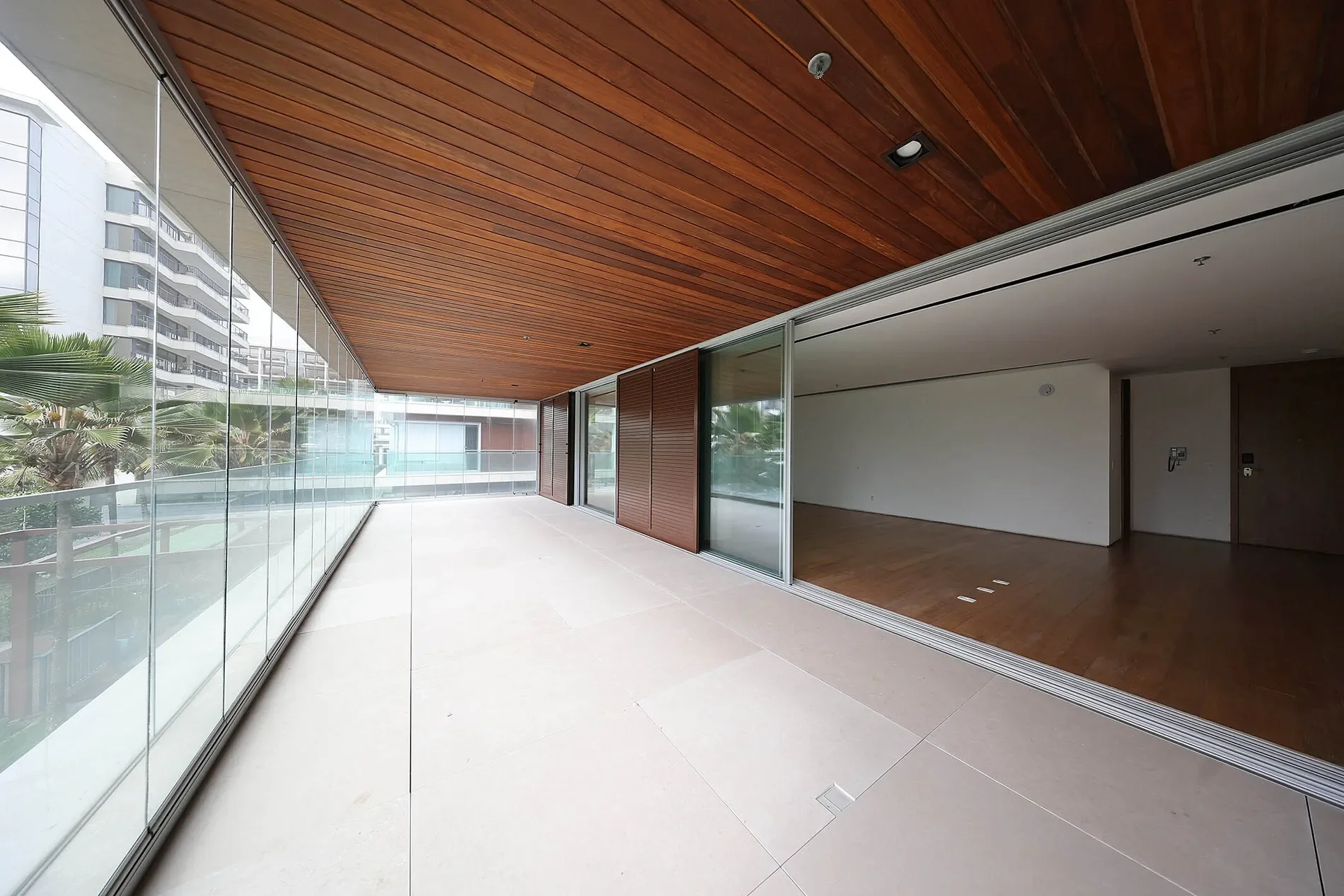 Exterior photo 5