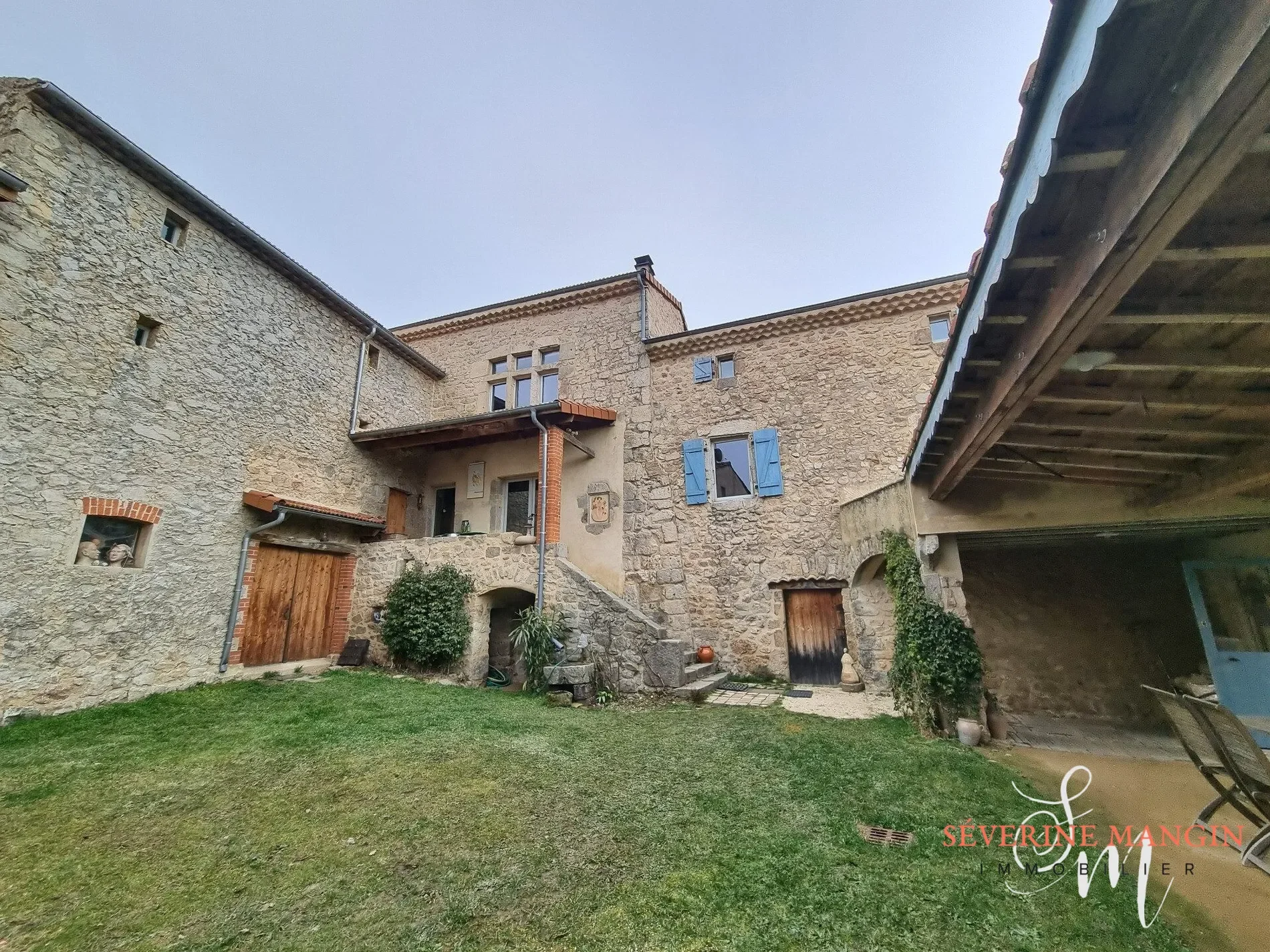 Exterior photo 7