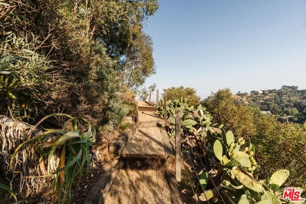 8715 Skyline Drive, Los Angeles, California, United States. - Photo 29