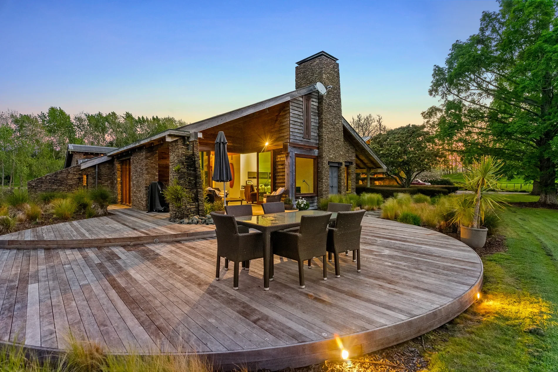 Exterior photo 2