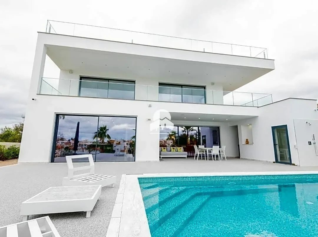 Exterior photo 7