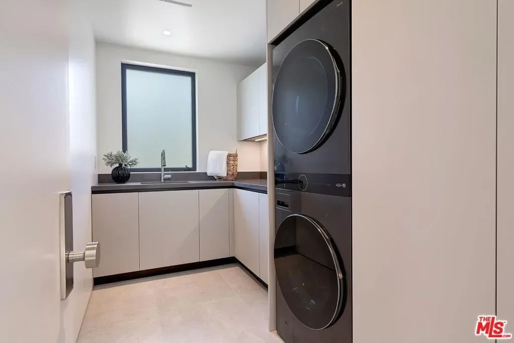 2831 Malcolm Avenue, Los Angeles, California, United States. - Photo 31