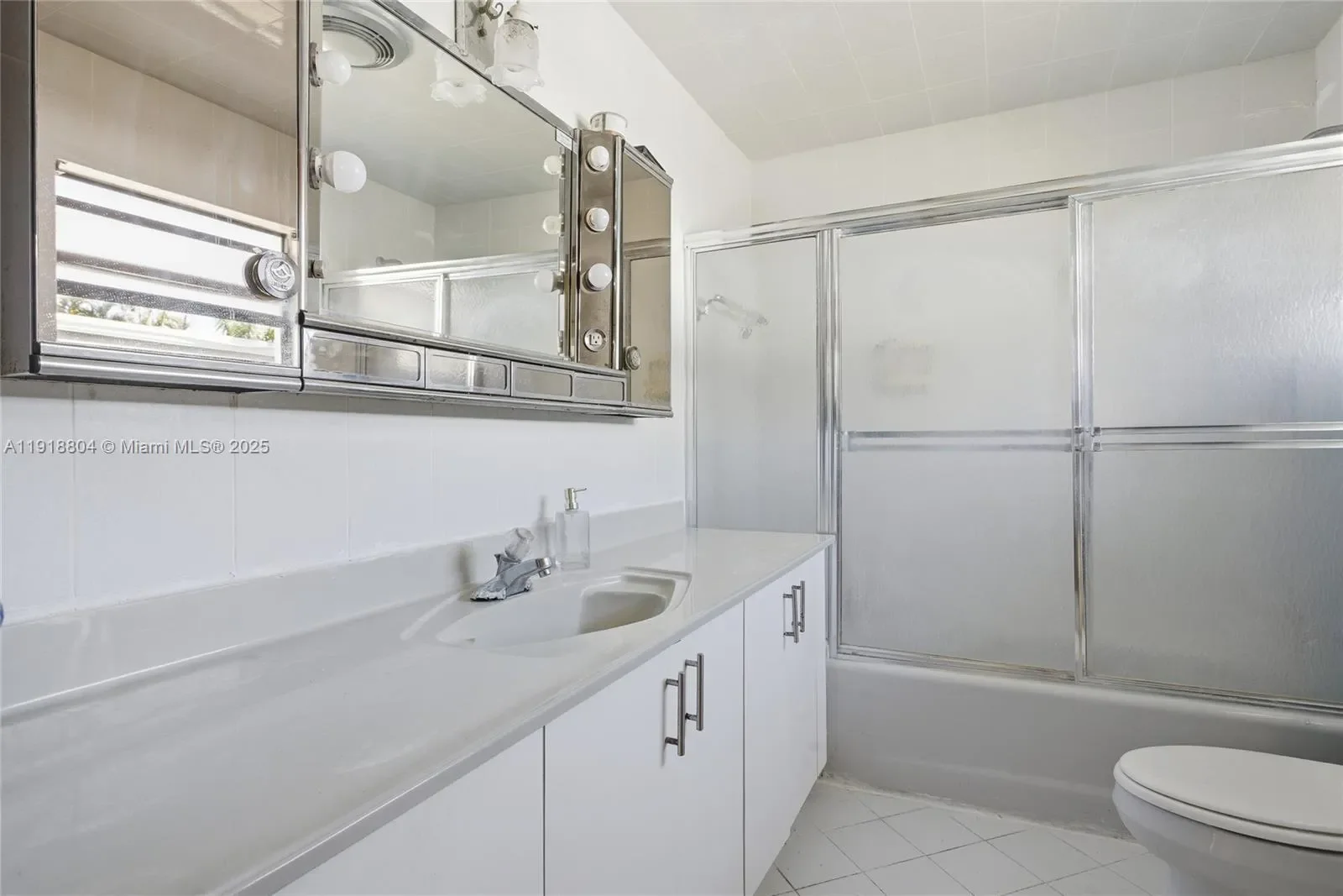 272 191st Ter, Golden Beach, Florida, United States. - Photo 21