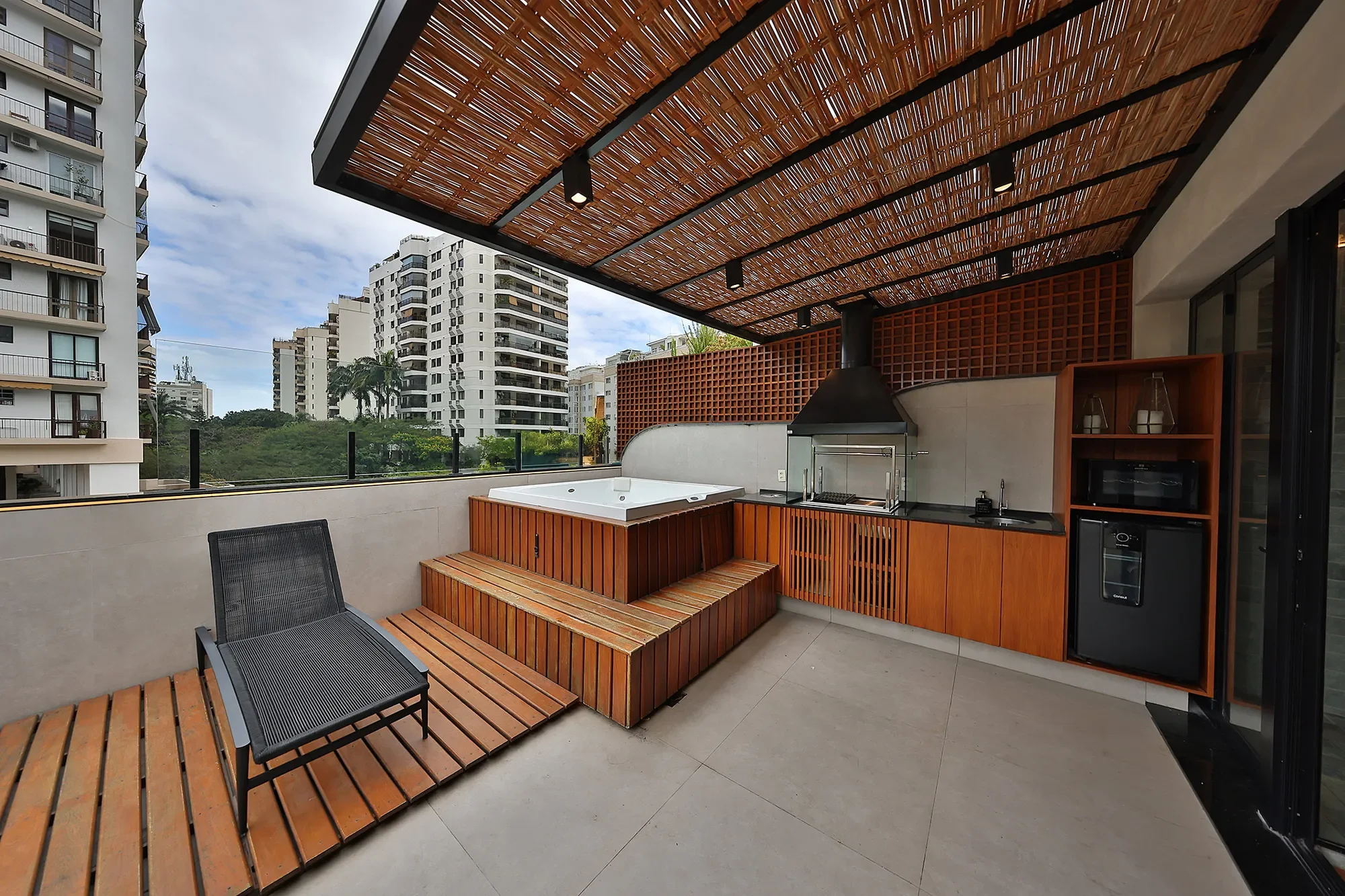 Exterior photo 4