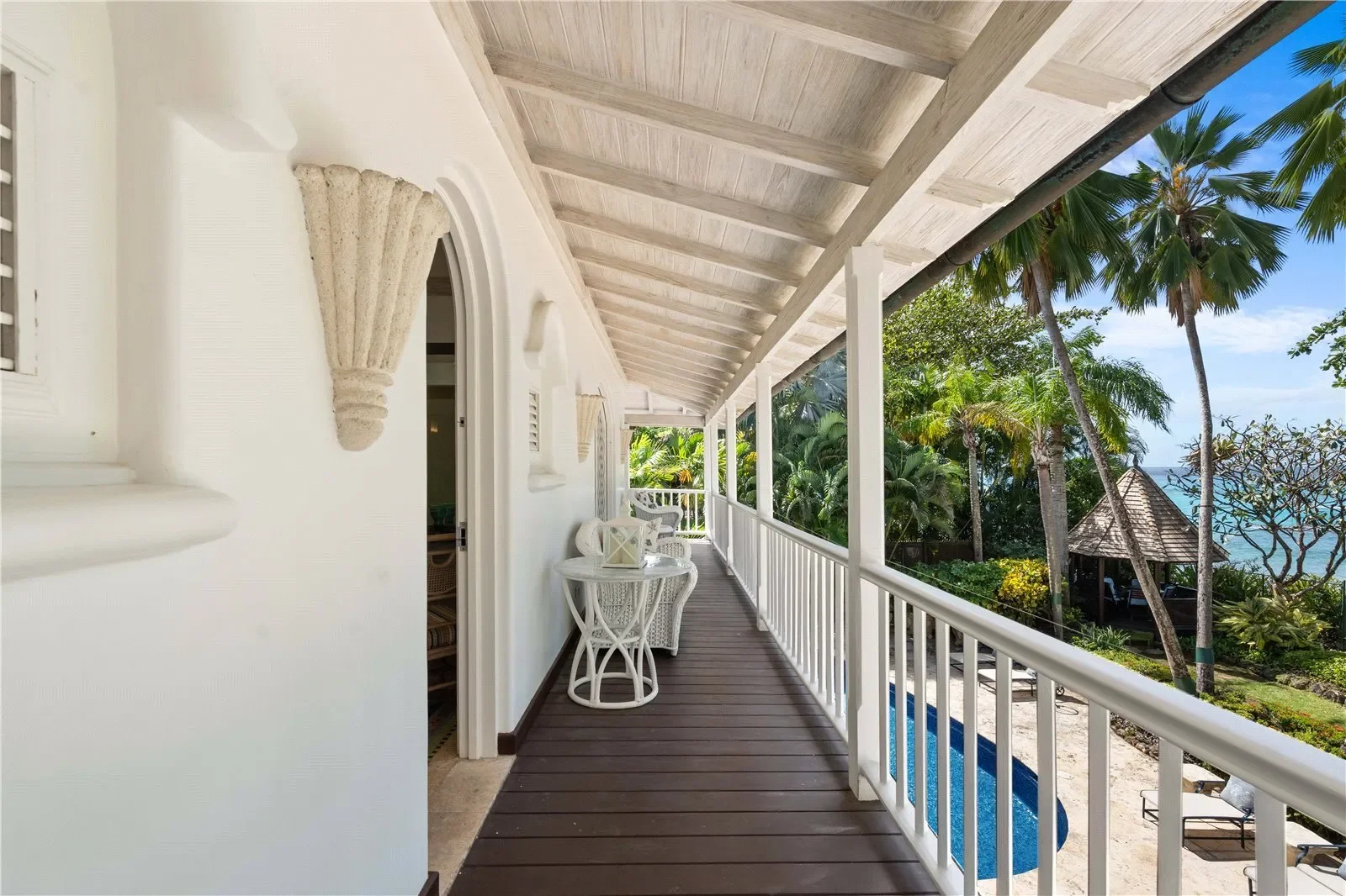 Exterior photo 9