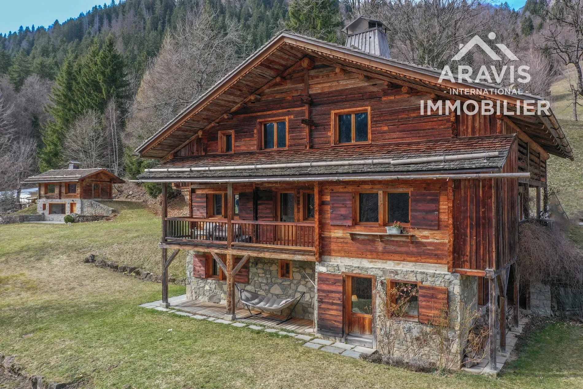 Exterior photo 3