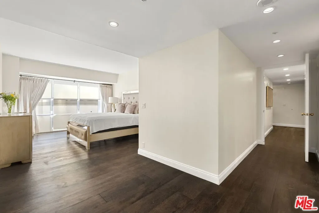 10520 Wilshire Boulevard 407, Los Angeles, California, United States. - Photo 27