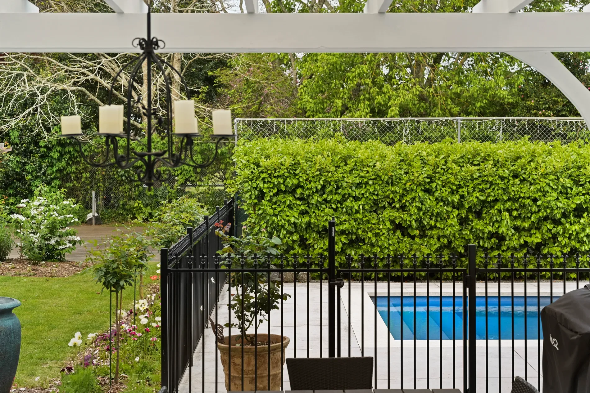 Exterior photo 5