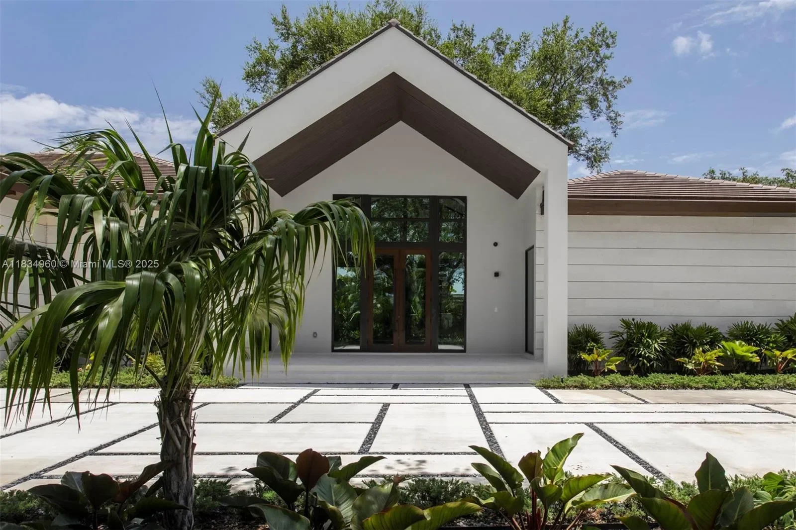 Exterior photo 3