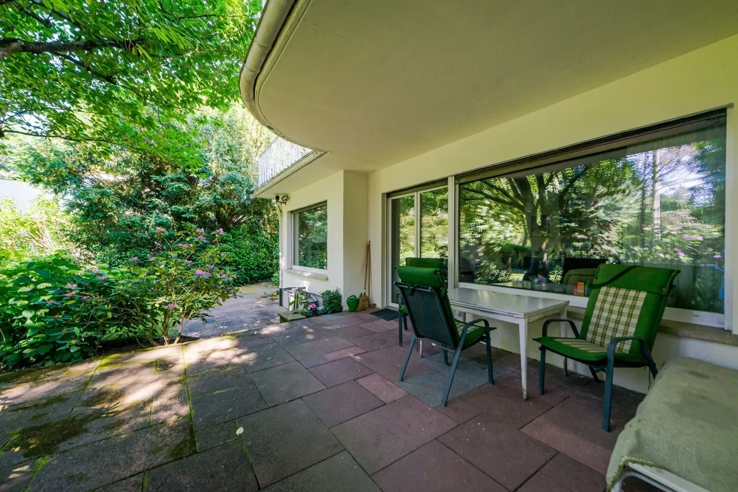 Exterior photo 6
