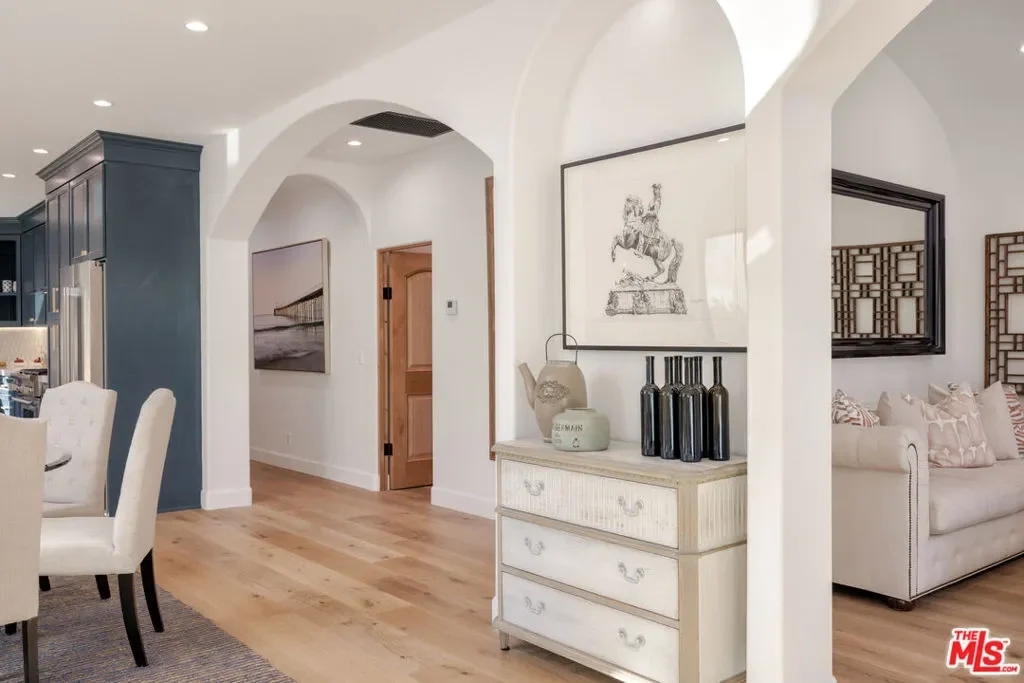 913 S Mullen Avenue, Los Angeles, California, United States. - Photo 14
