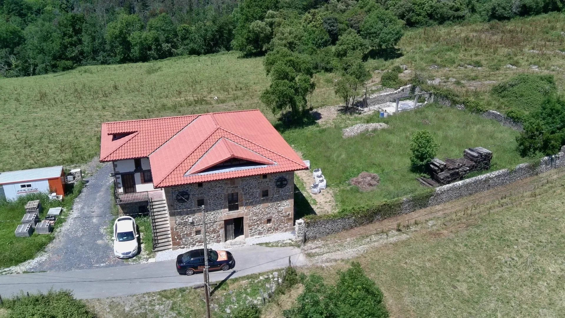 Exterior photo 2