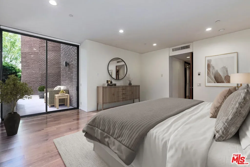 300 N Swall Drive 106, Beverly Hills, California, United States. - Photo 17