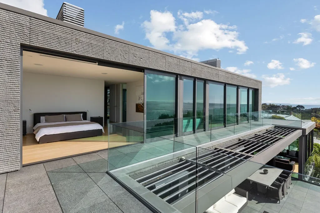 Exterior photo 2