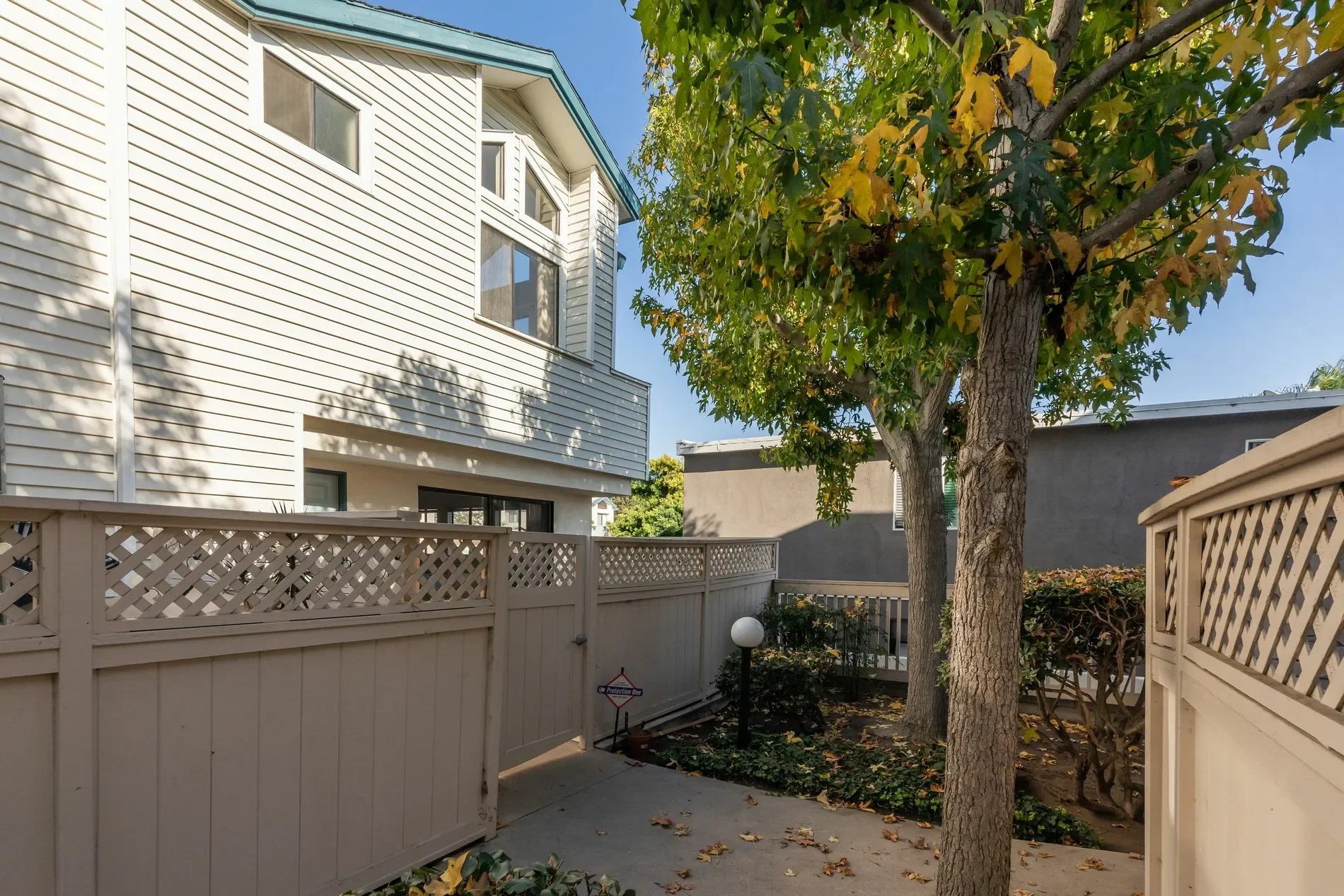 Exterior photo 3