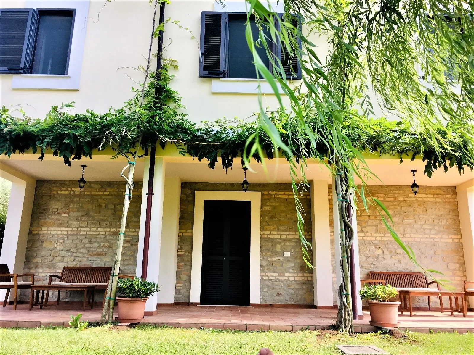 Exterior photo 6