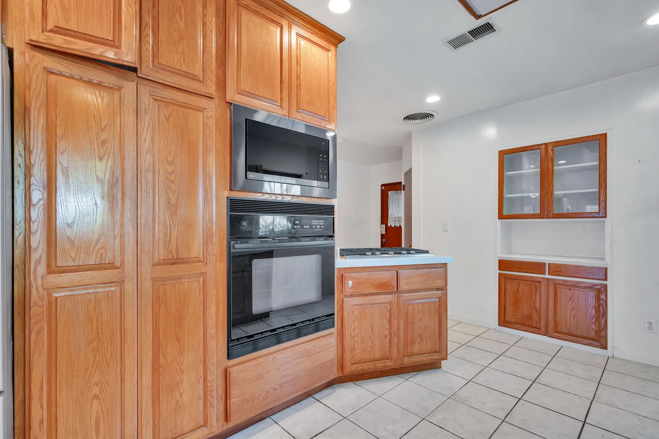 2013 South Palm Avenue , Alhambra, CA 91803, Alhambra, California, United States. - Photo 14