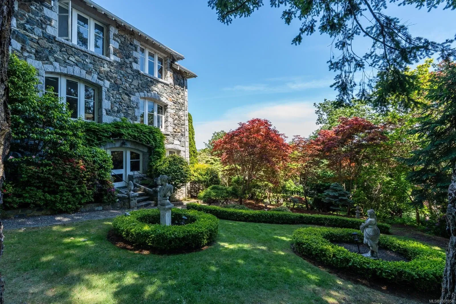 305 Denison Rd, Oak Bay, British Columbia, Canada. - Photo 8