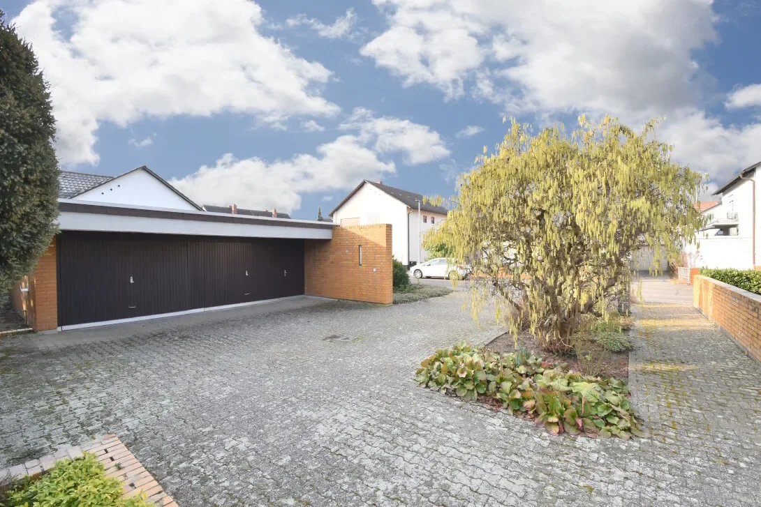 Exterior photo 1