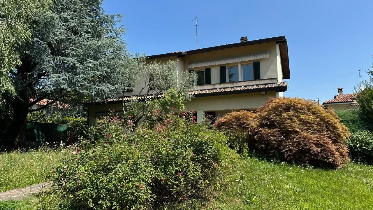 Mozzo, Lombardy, Italy. - Photo 2