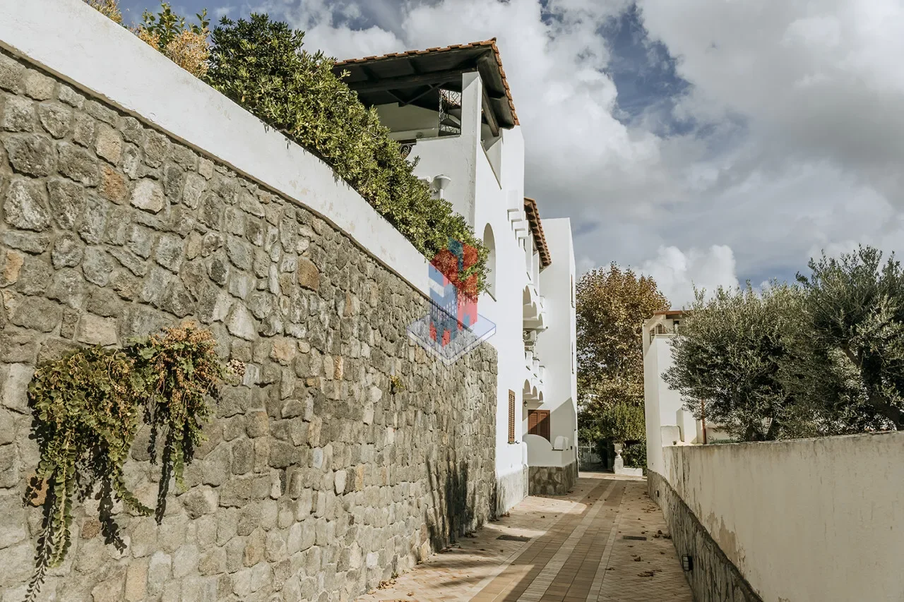 Exterior photo 3