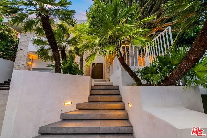 2380 Venus Drive, Los Angeles, California, United States. - Photo 34