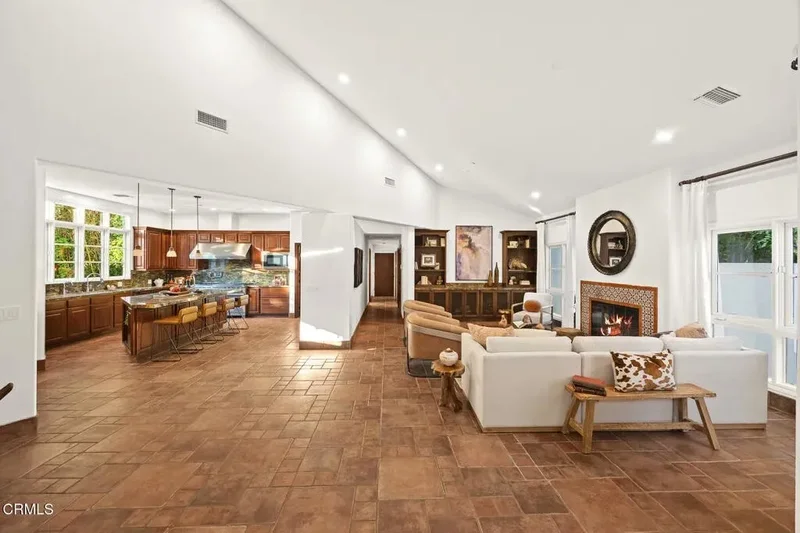 Single Family Residence in Glendale