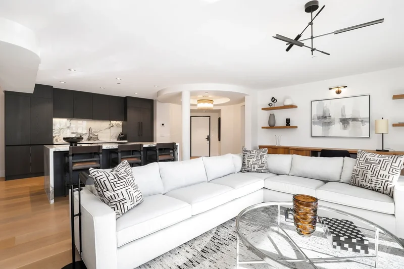 122 N Clark Dr # 306