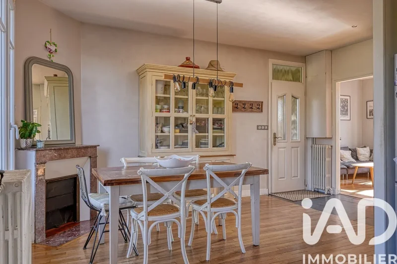 Triel-sur-Seine, Île-de-France, France. - Photo 11