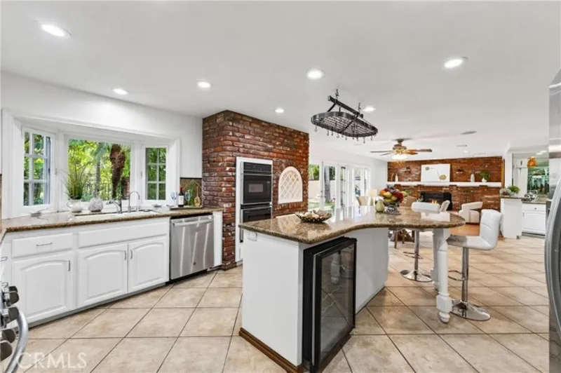 663 Lausinda Avenue, Signal Hill, California, United States. - Photo 26