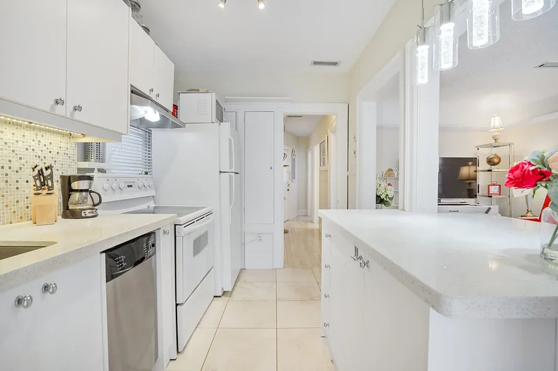 12 Belsize Dr, Toronto, ON M4S 1L4, Toronto, Ontario, Canada. - Photo 18