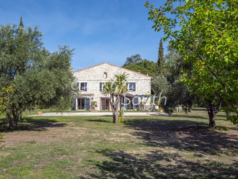BEAUTIFUL STONE FARMHOUSE WITH GARDEN AND POOL, NEAR PERPIGNAN