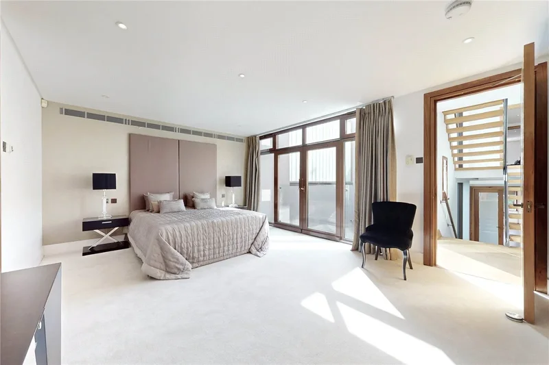 Boundary Road, London, London, England, United Kingdom. - Photo 4