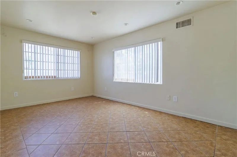 9408 Poplar Avenue, Fontana, California, United States. - Photo 11